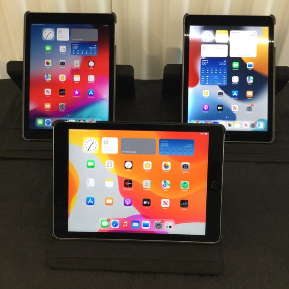 Apple Other - LOT OF 3 IPAD AIR 2 A1566 (WIFI ONLY) 64GB w/Lighting Cables